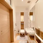 Hochwertige Mit 7qm Balkon, Netflix, Kaffeeautomat, Rainshower Bad דירה צוויקאו