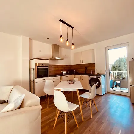 Hochwertige Mit 7qm Balkon, Netflix, Kaffeeautomat, Rainshower Bad