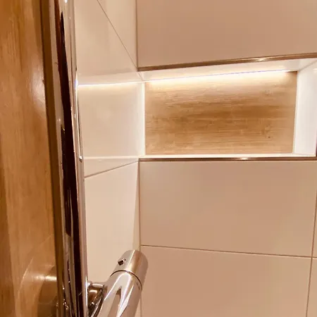 Hochwertige Mit 7qm Balkon, Netflix, Kaffeeautomat, Rainshower Bad דירה צוויקאו