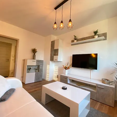 Hochwertige Mit 7qm Balkon, Netflix, Kaffeeautomat, Rainshower Bad Zwickau