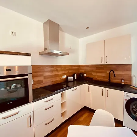 Hochwertige Mit 7qm Balkon, Netflix, Kaffeeautomat, Rainshower Bad דירה