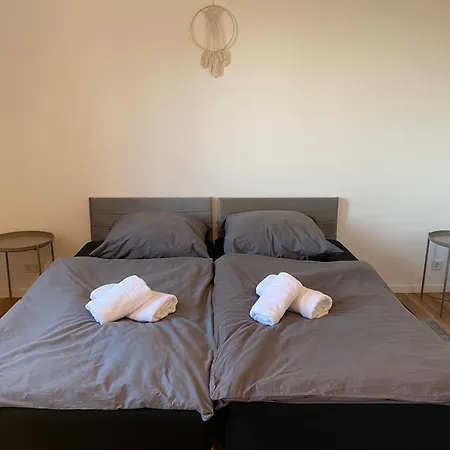 Hochwertige Mit 7qm Balkon, Netflix, Kaffeeautomat, Rainshower Bad דירה *