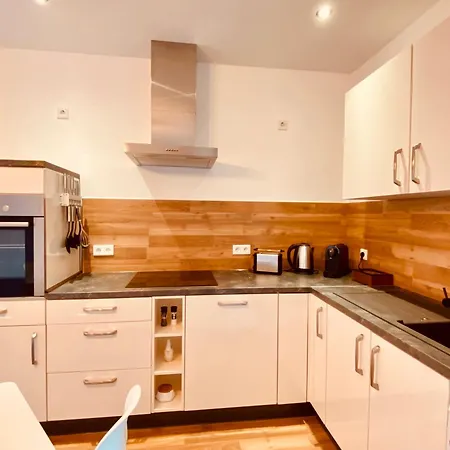 Hochwertige Mit 7qm Balkon, Netflix, Kaffeeautomat, Rainshower Bad Apartment *