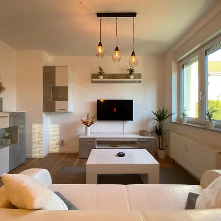 Hochwertige Mit 7qm Balkon, Netflix, Kaffeeautomat, Rainshower Bad Zwickau