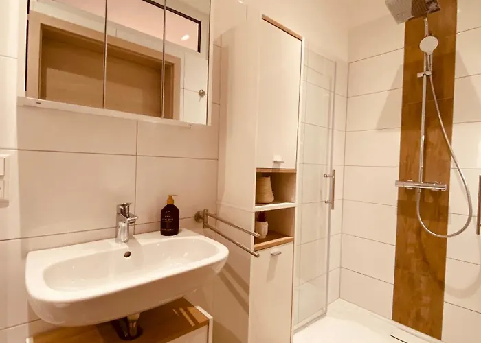 Hochwertige Mit 7qm Balkon, Netflix, Kaffeeautomat, Rainshower Bad Apartament Zwickau