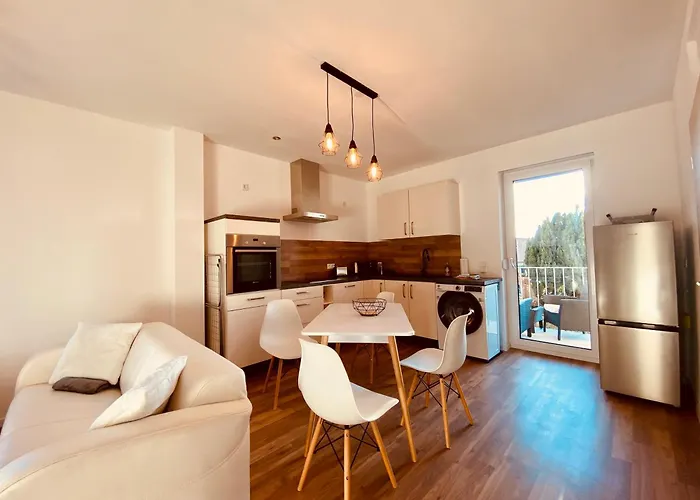 Hochwertige Mit 7qm Balkon, Netflix, Kaffeeautomat, Rainshower Bad