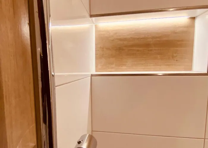 Hochwertige Mit 7qm Balkon, Netflix, Kaffeeautomat, Rainshower Bad Apartament Zwickau