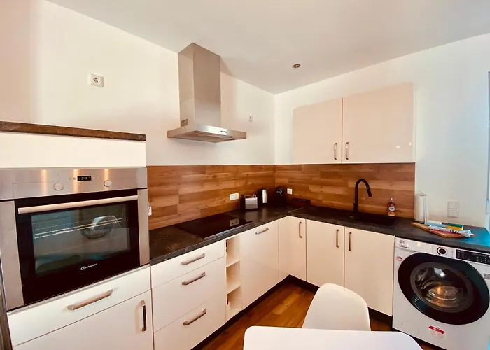 Hochwertige Mit 7qm Balkon, Netflix, Kaffeeautomat, Rainshower Bad Apartament