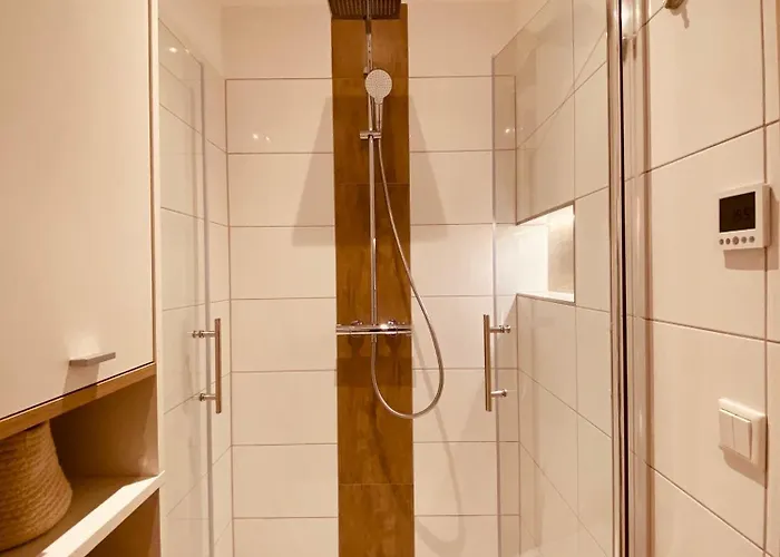 Hochwertige Mit 7qm Balkon, Netflix, Kaffeeautomat, Rainshower Bad Zwickau