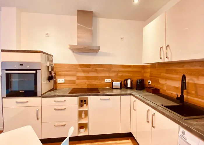 Hochwertige Mit 7qm Balkon, Netflix, Kaffeeautomat, Rainshower Bad Apartament *